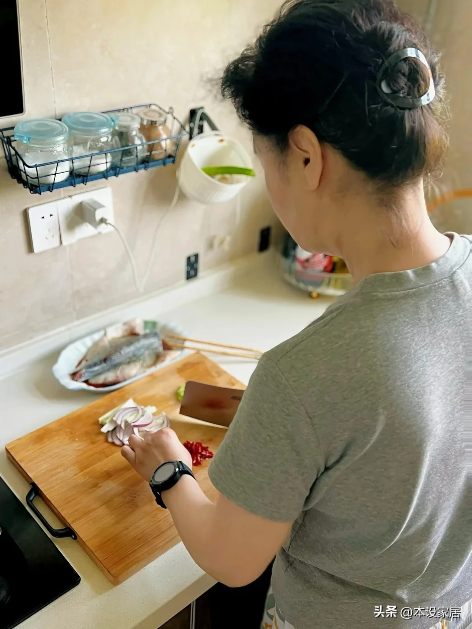 Căn nhà sạch sẽ của người phụ nữ 64 tuổi: Bí quyết sống ít đồ Căn nhà sạch sẽ của người phụ nữ 64 tuổi: Bí quyết sống ít đồ