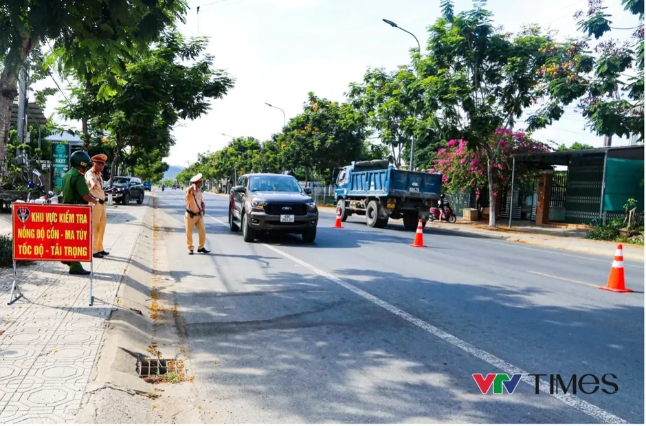Cảnh sát giao thông Lâm Đồng tăng cường tuần tra, kiểm soát bảo đảm an toàn giao thông mùa du lịch hè Cảnh sát giao thông Lâm Đồng tăng cường tuần tra, kiểm soát bảo đảm an toàn giao thông mùa du lịch hè
