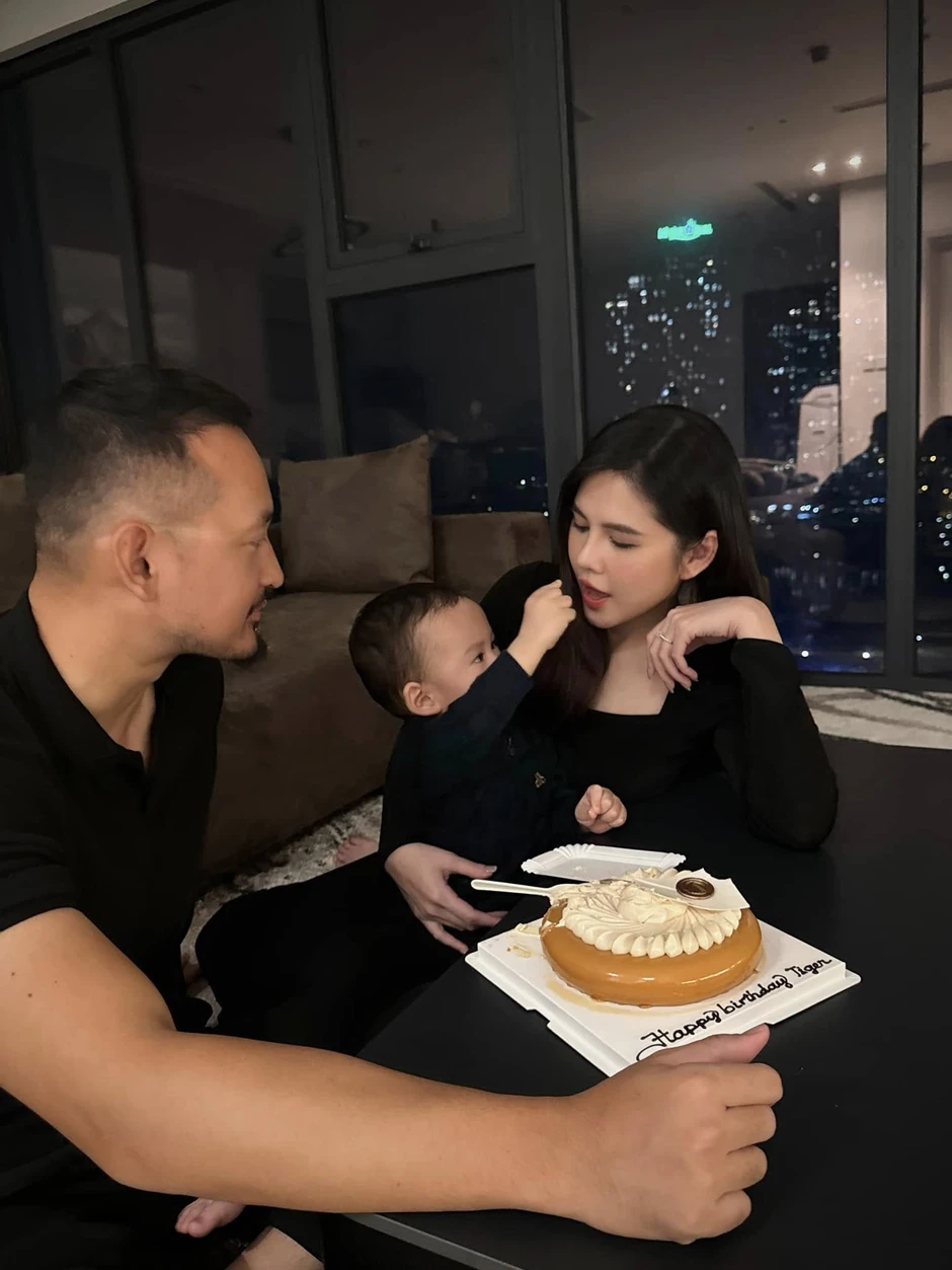 Cặp đôi “quý cô độc thân” nổi tiếng đã 11 năm: Nhan sắc hiện tại gây bất ngờ lớn, cuộc sống phú bà có thiếu gì đâu! Cặp đôi “quý cô độc thân” nổi tiếng đã 11 năm: Nhan sắc hiện tại gây bất ngờ lớn, cuộc sống phú bà có thiếu gì đâu!