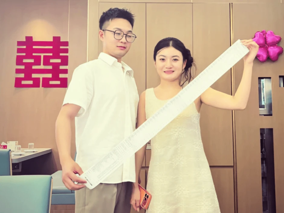 Cặp đôi tổ chức đám cưới ở Haidilao, mời 305 khách, đãi 30 bàn tiệc: Công khai hóa đơn khiến nhiều người bất ngờ Cặp đôi tổ chức đám cưới ở Haidilao, mời 305 khách, đãi 30 bàn tiệc: Công khai hóa đơn khiến nhiều người bất ngờ