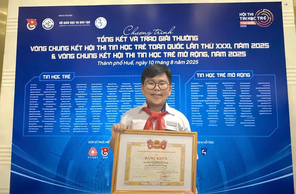 Cậu bé 13 tuổi ở TP.HCM tạo AI 'đọc' tâm lý, giúp kiến tạo lớp học hạnh phúc Cậu bé 13 tuổi ở TP.HCM tạo AI 'đọc' tâm lý, giúp kiến tạo lớp học hạnh phúc