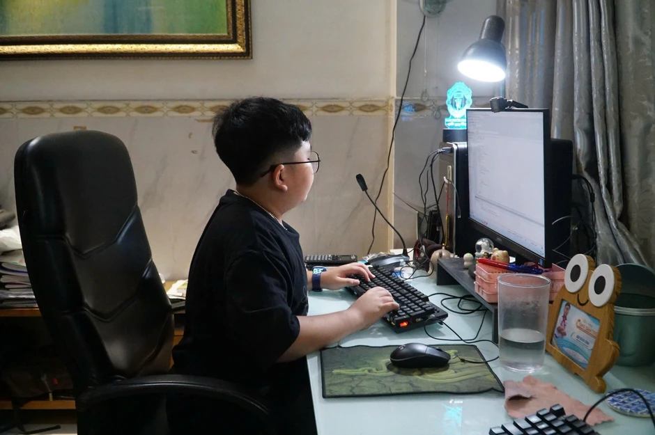 Cậu bé 13 tuổi ở TP.HCM tạo AI 'đọc' tâm lý, giúp kiến tạo lớp học hạnh phúc Cậu bé 13 tuổi ở TP.HCM tạo AI 'đọc' tâm lý, giúp kiến tạo lớp học hạnh phúc
