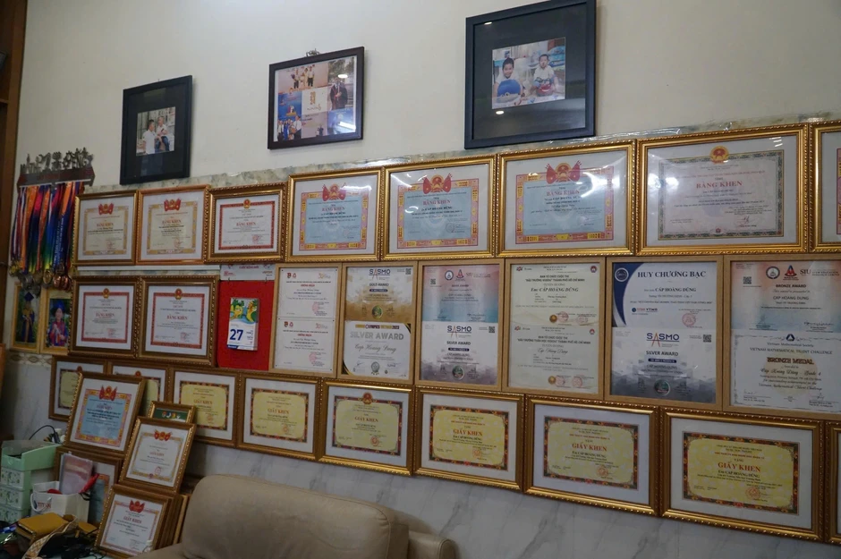 Cậu bé 13 tuổi ở TP.HCM tạo AI 'đọc' tâm lý, giúp kiến tạo lớp học hạnh phúc Cậu bé 13 tuổi ở TP.HCM tạo AI 'đọc' tâm lý, giúp kiến tạo lớp học hạnh phúc