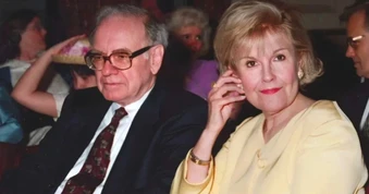 Câu nói đáng suy ngẫm của tỷ phú Warren Buffett về chọn bạn đời