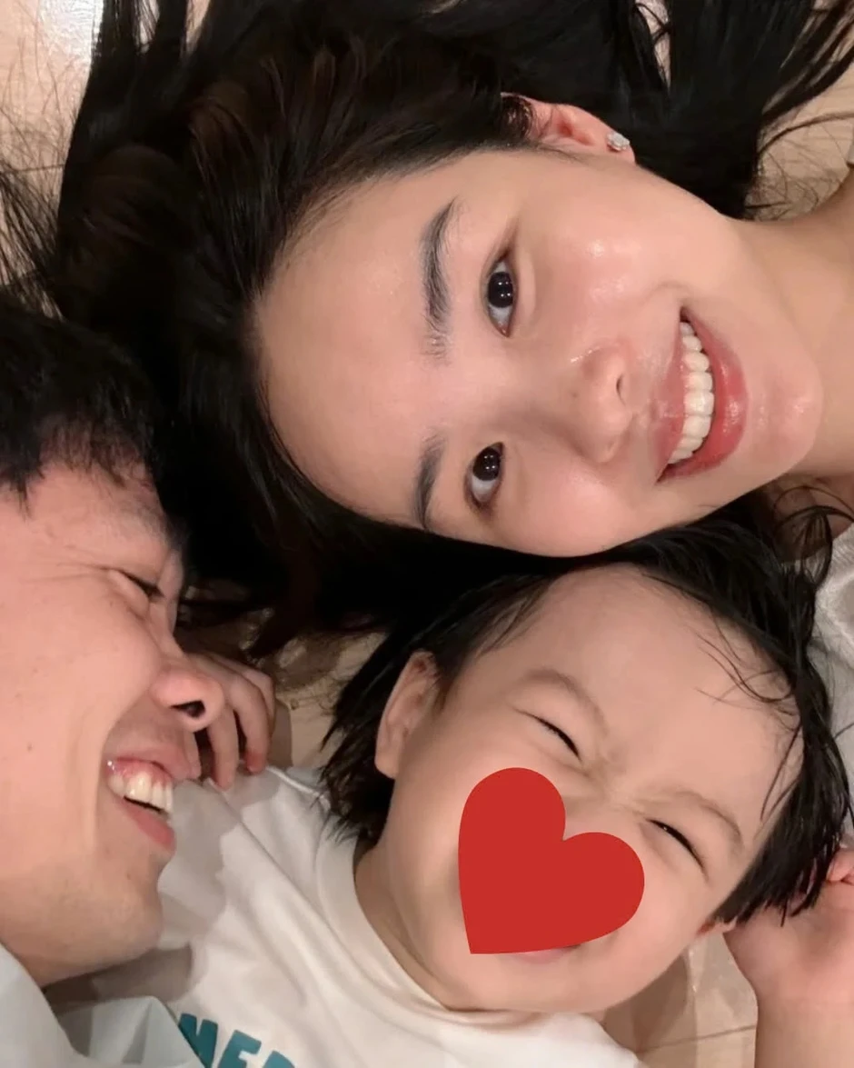 Cầu thủ Việt chưa bao giờ để lộ 1 bức ảnh nhà cửa, xe sang nhưng ai cũng ngầm hiểu: Giàu lắm, gia thế nhà vợ khủng! Cầu thủ Việt chưa bao giờ để lộ 1 bức ảnh nhà cửa, xe sang nhưng ai cũng ngầm hiểu: Giàu lắm, gia thế nhà vợ khủng!