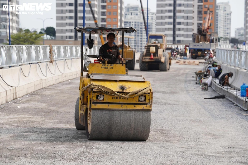 Cầu vượt nút giao 3.400 tỷ đồng ở TP.HCM tăng tốc về đích