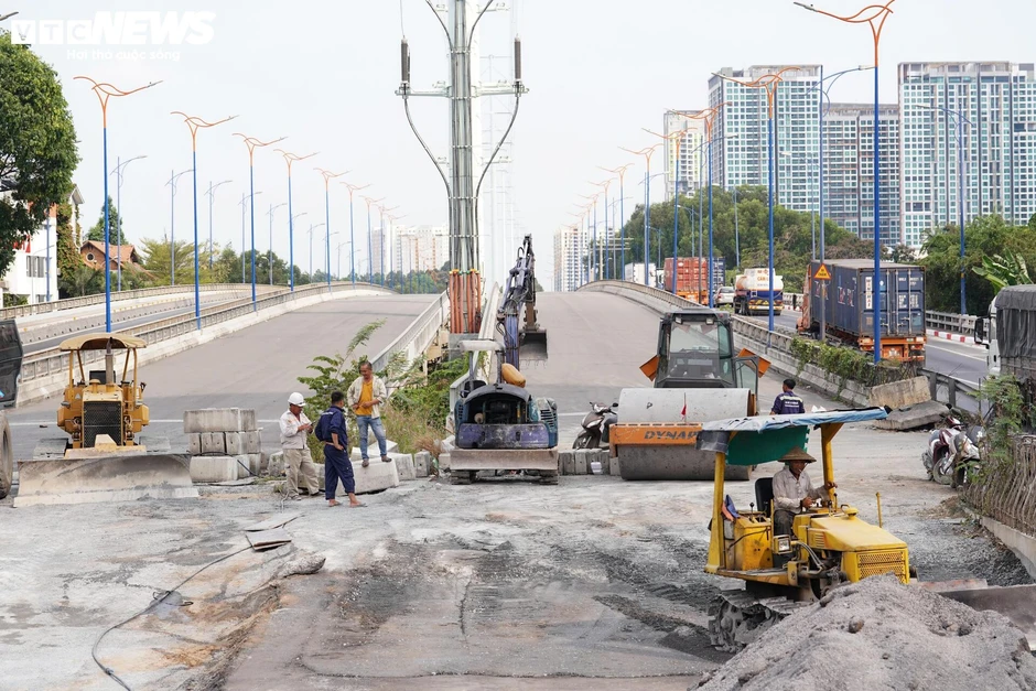 Cầu vượt nút giao 3.400 tỷ đồng ở TP.HCM tăng tốc về đích