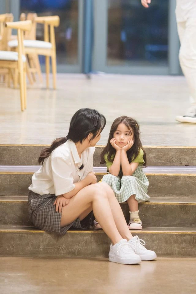 Cha mẹ buông tay đúng lúc giúp trẻ tự lập và trưởng thành Cha mẹ buông tay đúng lúc giúp trẻ tự lập và trưởng thành