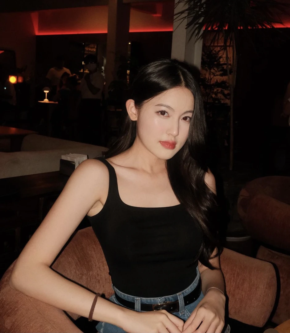 Chân dung BabyBoo trong mắt HIEUTHUHAI: Coi MV là biết họ đi date ở ngoài đời sao luôn đó Chân dung BabyBoo trong mắt HIEUTHUHAI: Coi MV là biết họ đi date ở ngoài đời sao luôn đó