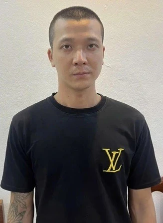 Chân dung tài xế đe dọa, thu 700.000 đồng/cuốc xe ôm ở Hà Nội, lập tức bị bắt giữ Chân dung tài xế đe dọa, thu 700.000 đồng/cuốc xe ôm ở Hà Nội, lập tức bị bắt giữ