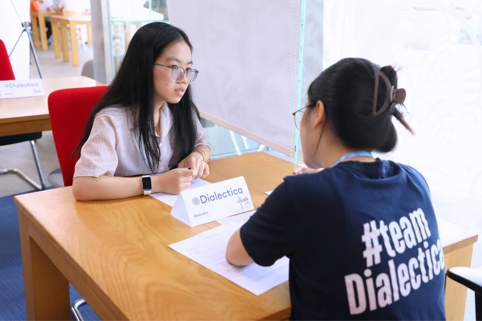 Chân dung thế hệ đi xin việc cùng một vài “trợ lý ảo”: Nhà tuyển dụng nghĩ gì khi ứng viên cái gì cũng nhờ AI? Chân dung thế hệ đi xin việc cùng một vài “trợ lý ảo”: Nhà tuyển dụng nghĩ gì khi ứng viên cái gì cũng nhờ AI?