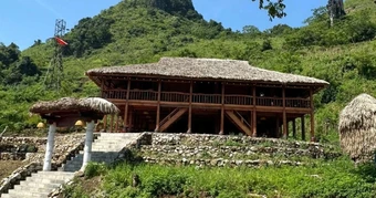 Chàng trai chi tiền tỷ làm nhà sàn 70 tấn, có thể xoay tròn ở Tuyên Quang