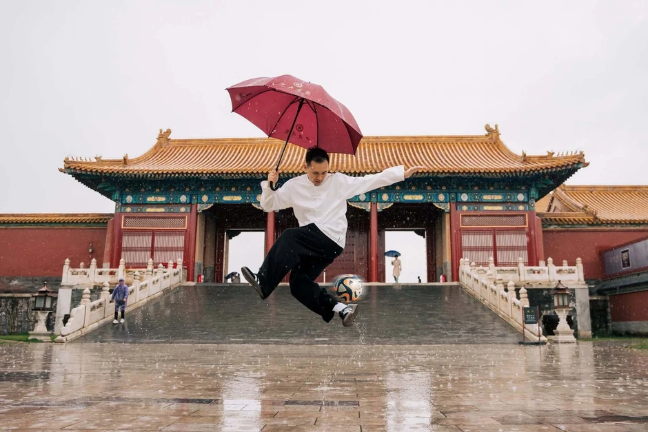 Chàng trai Hà Nội tâng bóng tại Mỹ, khán giả ở World Cup đổ đến xem Chàng trai Hà Nội tâng bóng tại Mỹ, khán giả ở World Cup đổ đến xem