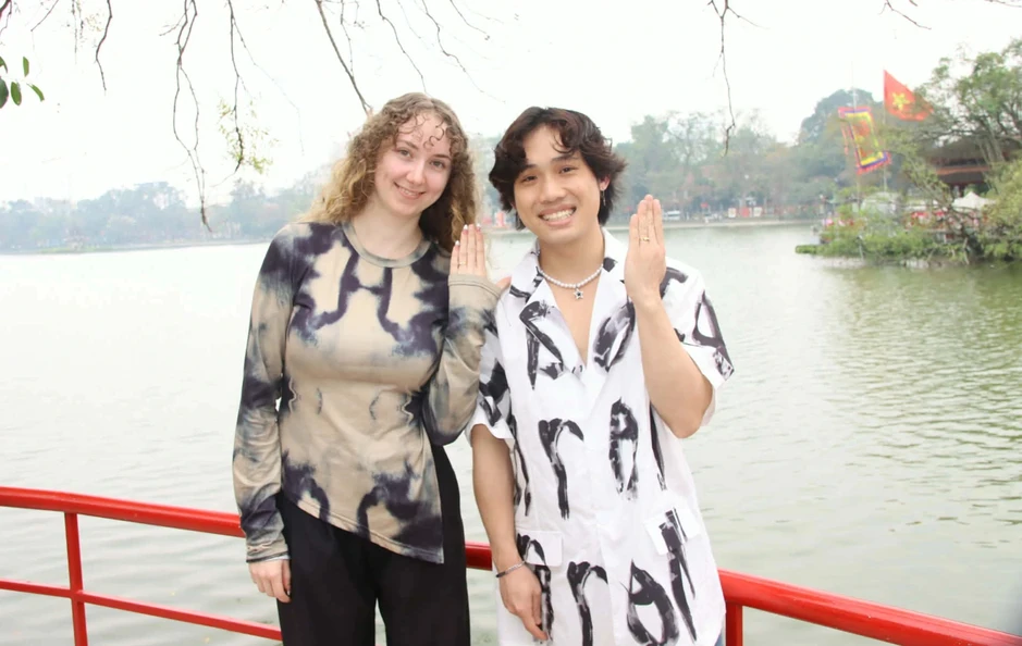 Chàng trai Hưng Yên lấy vợ người Đức xinh như búp bê, cả xóm qua xem mặt Chàng trai Hưng Yên lấy vợ người Đức xinh như búp bê, cả xóm qua xem mặt