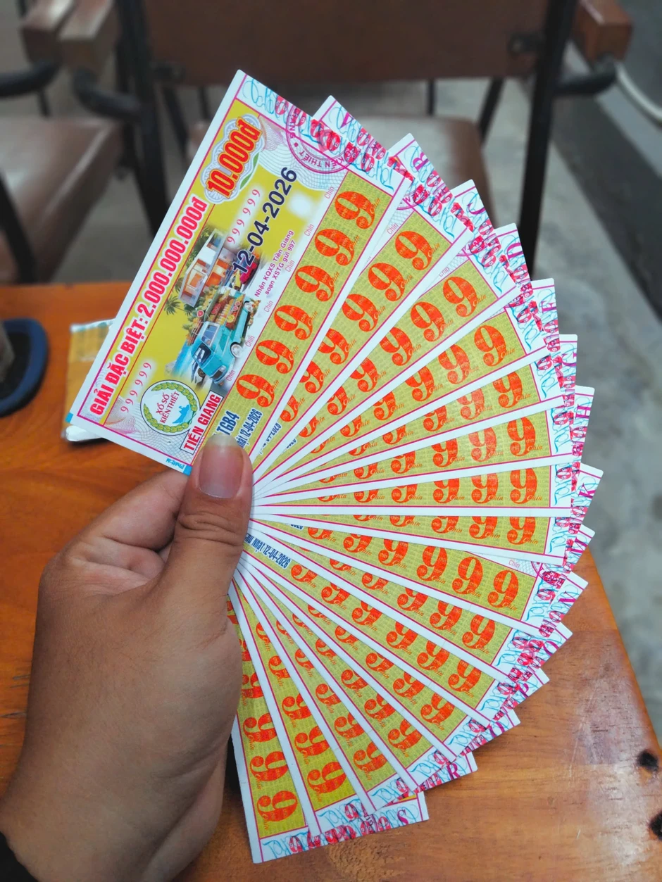 Chàng trai miền Tây sưu tầm vé số độc lạ 888888, 999999… của xổ số miền Nam Chàng trai miền Tây sưu tầm vé số độc lạ 888888, 999999… của xổ số miền Nam