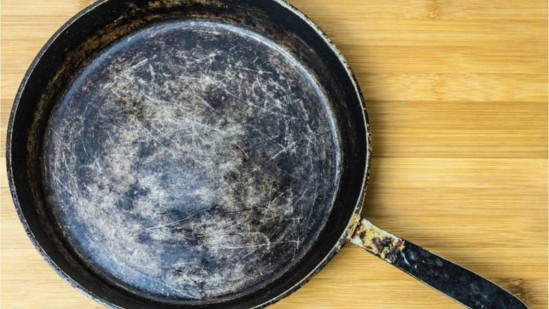 Chảo chống dính bong tróc: Nguy cơ tiềm ẩn mà nhiều người đang bỏ qua Chảo chống dính bong tróc: Nguy cơ tiềm ẩn mà nhiều người đang bỏ qua