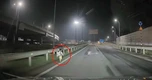 Cháu bé nửa đêm chạy trên cao tốc, hành động của tài xế nhận lời khen