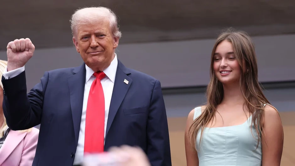 Cháu gái 15 tuổi của Tổng thống Trump xinh đẹp đa tài, nói tốt tiếng Trung Cháu gái 15 tuổi của Tổng thống Trump xinh đẹp đa tài, nói tốt tiếng Trung