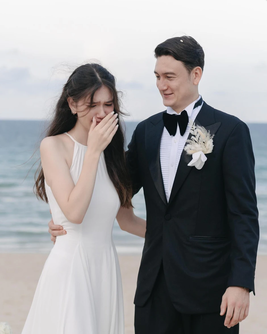 Cháu gái của nguyên Giám đốc Nhà hát Ca múa nhạc dân tộc Bông Sen, 12 tuổi lên báo nước ngoài: Nhan sắc biến đổi ở tuổi 19 Cháu gái của nguyên Giám đốc Nhà hát Ca múa nhạc dân tộc Bông Sen, 12 tuổi lên báo nước ngoài: Nhan sắc biến đổi ở tuổi 19