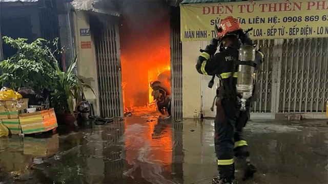 Cháy nhà ở TP.HCM: Cụ bà 81 tuổi trượt ngã tử vong trong lúc tháo chạy Cháy nhà ở TP.HCM: Cụ bà 81 tuổi trượt ngã tử vong trong lúc tháo chạy