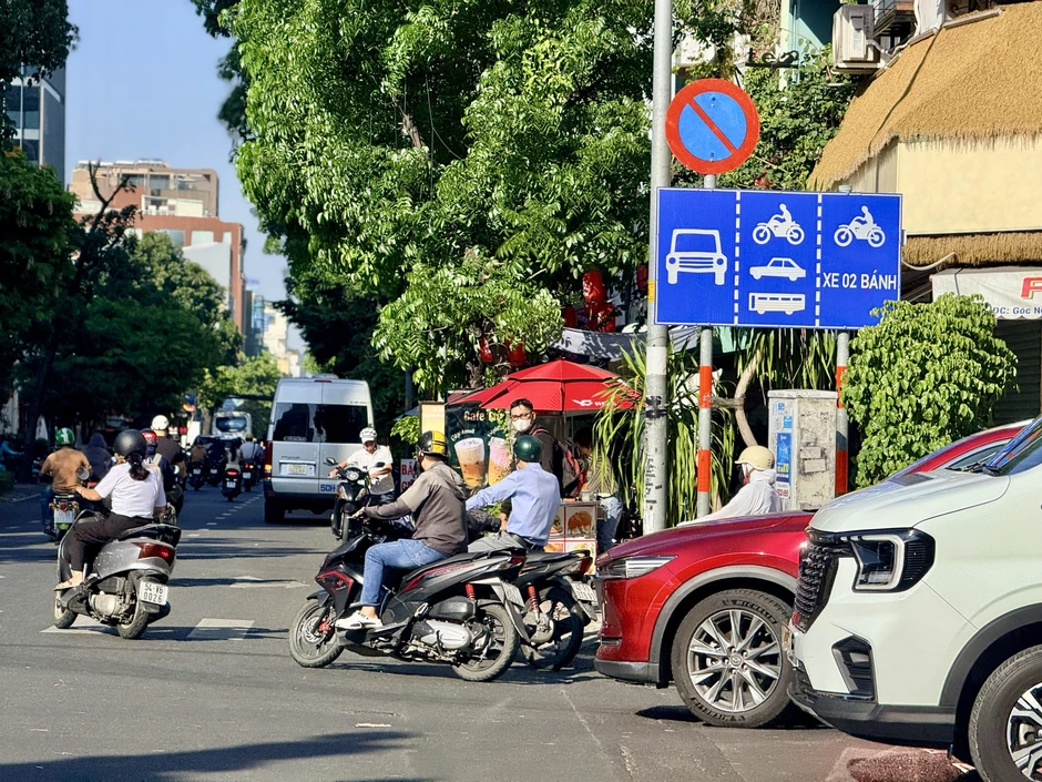 Chạy xe kiểu này ở TP.HCM, nhiều người bị phạt lỗi đi sai làn đường