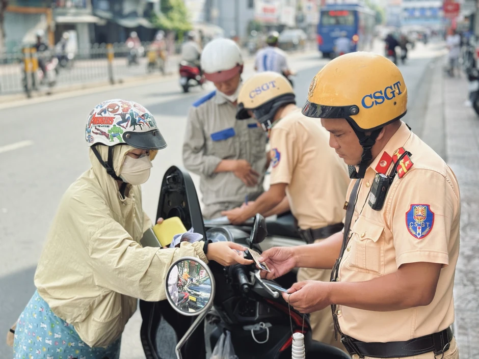 Chạy xe kiểu này ở TP.HCM, nhiều người bị phạt lỗi đi sai làn đường