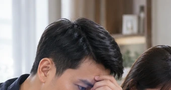 Chê con rể lương 50 triệu/tháng mà góp tiền xây nhà ít, khi biết sự thật, bố mẹ vợ liền xin lỗi