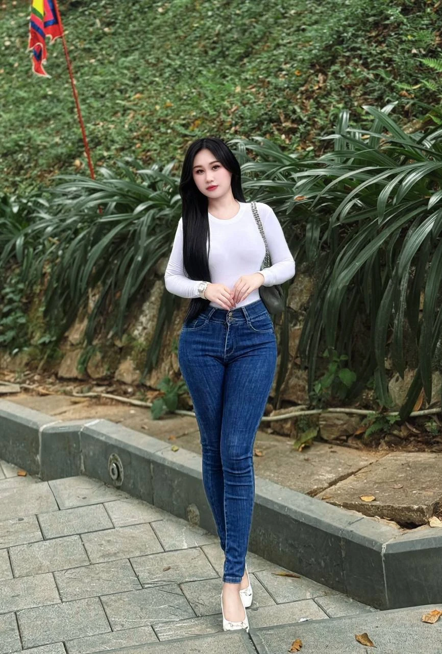 Chị chồng "bị toxic nhất cõi mạng" nói gì về bức ảnh đứng xen giữa em trai và em dâu, chuyện sửa ảnh quá đà thì sao? Chị chồng "bị toxic nhất cõi mạng" nói gì về bức ảnh đứng xen giữa em trai và em dâu, chuyện sửa ảnh quá đà thì sao?