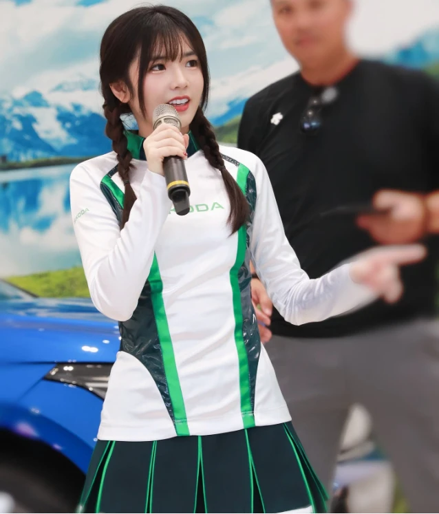 Chỉ một khoảnh khắc trên sân, hot girl xinh đẹp khiến nam fan say như điếu đổ, chính chủ có hành động "vỡ òa" ngay sau đó Chỉ một khoảnh khắc trên sân, hot girl xinh đẹp khiến nam fan say như điếu đổ, chính chủ có hành động "vỡ òa" ngay sau đó