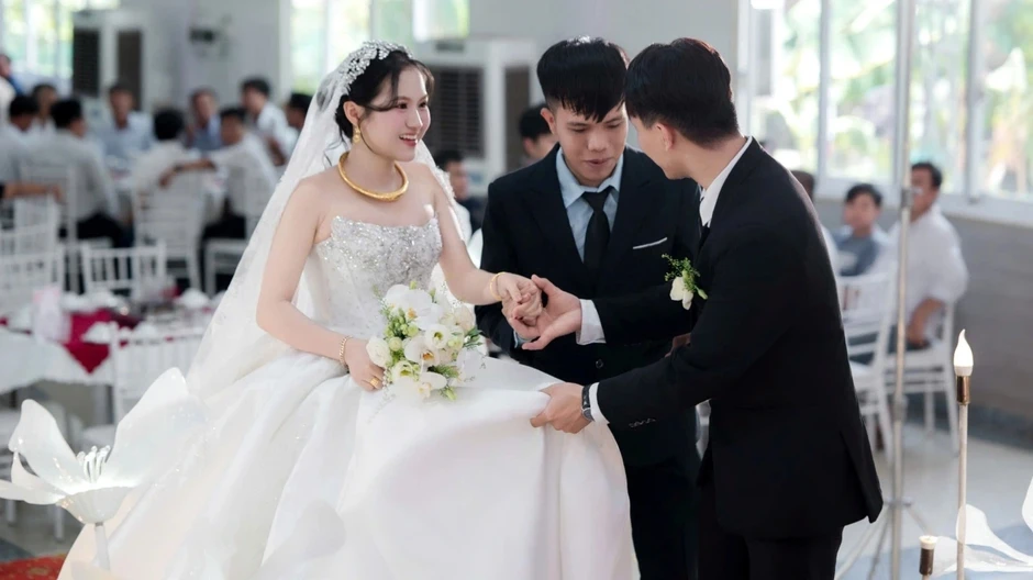 Chiếc ghế trống tại đám cưới cô dâu ở Đồng Nai khiến nhiều người nghẹn lòng Chiếc ghế trống tại đám cưới cô dâu ở Đồng Nai khiến nhiều người nghẹn lòng