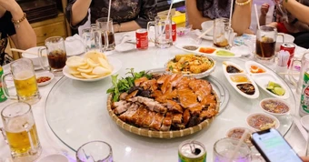 Chiếc hóa đơn tinh tế lại thành vô duyên, cô gái "chạy mất dép" sau màn thể hiện "độ giàu" của mẹ chồng tương lai
