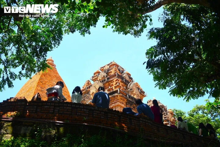Chiêm ngưỡng kiến trúc độc đáo của di tích ngàn năm tuổi ở Khánh Hoà Chiêm ngưỡng kiến trúc độc đáo của di tích ngàn năm tuổi ở Khánh Hoà