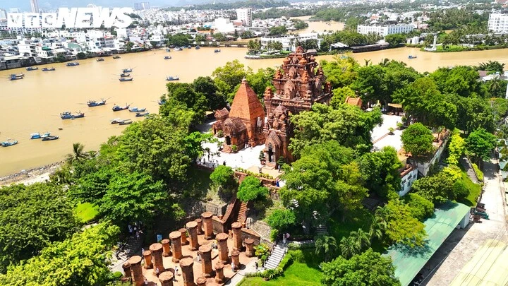Chiêm ngưỡng kiến trúc độc đáo của di tích ngàn năm tuổi ở Khánh Hoà Chiêm ngưỡng kiến trúc độc đáo của di tích ngàn năm tuổi ở Khánh Hoà