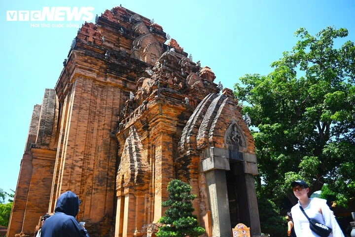Chiêm ngưỡng kiến trúc độc đáo của di tích ngàn năm tuổi ở Khánh Hoà Chiêm ngưỡng kiến trúc độc đáo của di tích ngàn năm tuổi ở Khánh Hoà