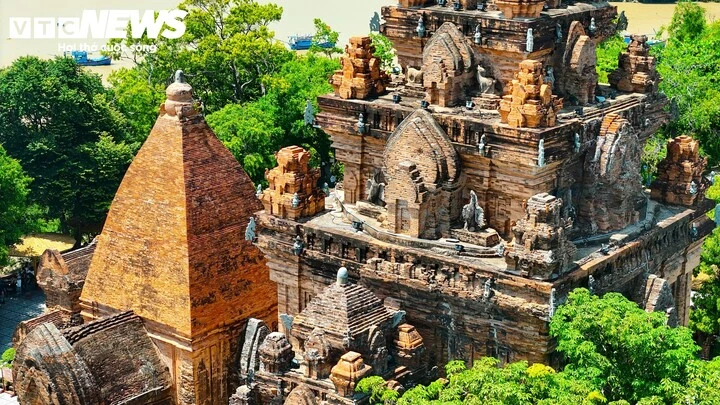 Chiêm ngưỡng kiến trúc độc đáo của di tích ngàn năm tuổi ở Khánh Hoà Chiêm ngưỡng kiến trúc độc đáo của di tích ngàn năm tuổi ở Khánh Hoà