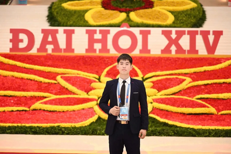 Chiến sĩ Công an Hà Nội hóa thân thành vũ công ở hội thao gây sốt Chiến sĩ Công an Hà Nội hóa thân thành vũ công ở hội thao gây sốt