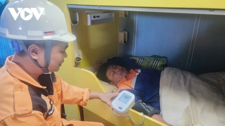 Chìm tàu chở 35.000 tấn cát ngoài khơi Sóc Trăng, khẩn cấp tìm 4 thuyền viên Chìm tàu chở 35.000 tấn cát ngoài khơi Sóc Trăng, khẩn cấp tìm 4 thuyền viên