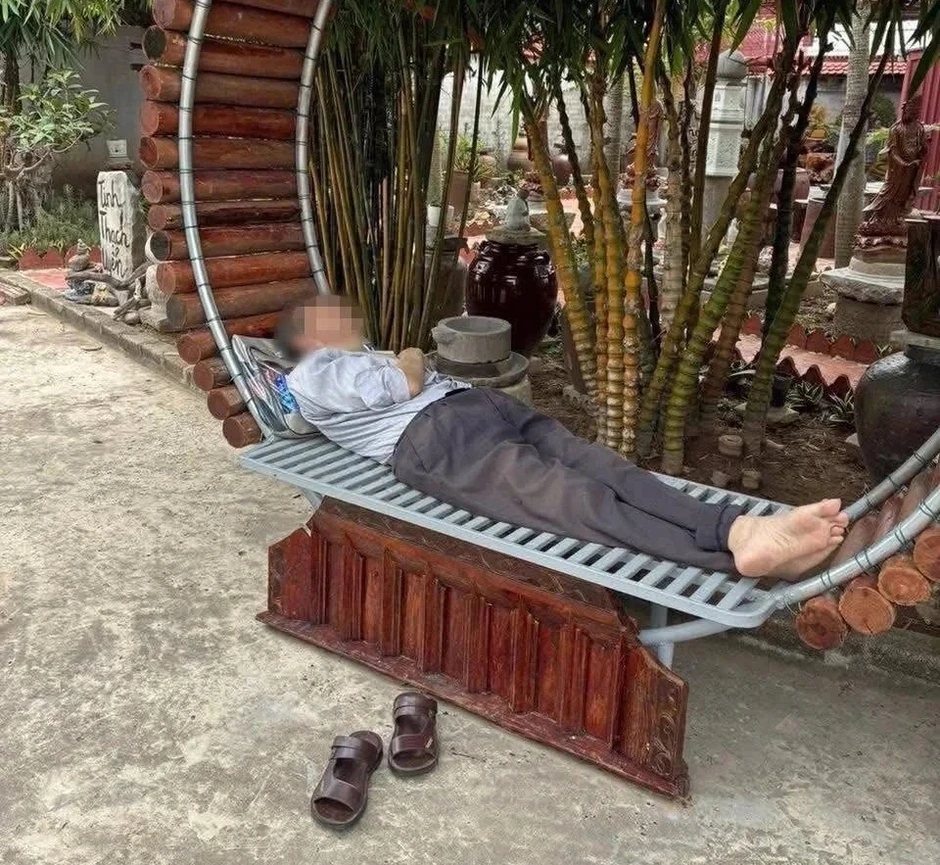 Chính quyền lên tiếng về vụ 'cụ ông bị bỏ trước cổng chùa' ở Hải Phòng Chính quyền lên tiếng về vụ 'cụ ông bị bỏ trước cổng chùa' ở Hải Phòng