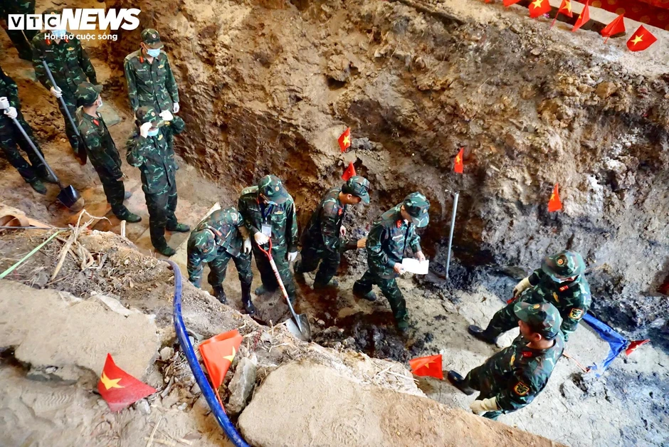 Chính ủy Bộ Tư lệnh TP.HCM đến tận nhà xác minh thân nhân liệt sĩ Huỳnh Văn Quên Chính ủy Bộ Tư lệnh TP.HCM đến tận nhà xác minh thân nhân liệt sĩ Huỳnh Văn Quên