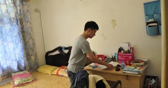 Cho cháu ở nhờ, bao tiền phòng, tiền điện nước, cho mượn xe máy đi học, tôi vẫn bị họ hàng nói xấu vì: "Thu tiền ăn tận 2 triệu"!