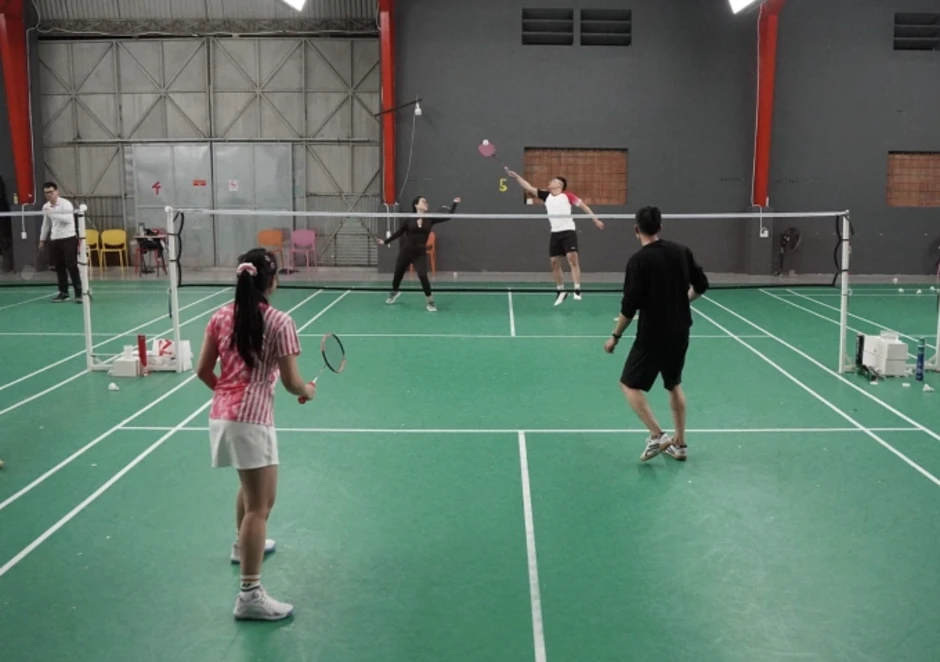 Chơi thể thao lúc nửa đêm Chơi thể thao lúc nửa đêm