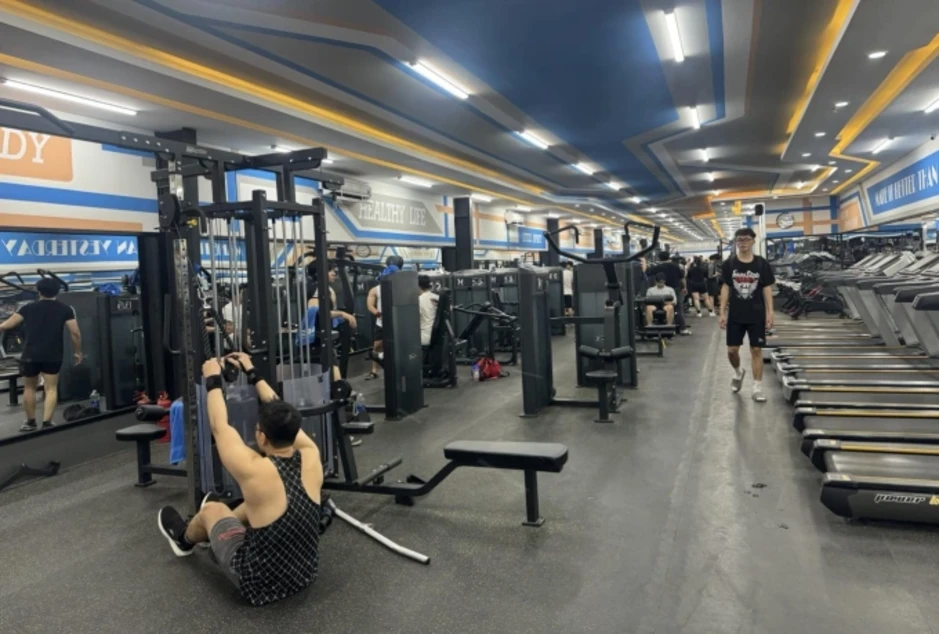 Chơi thể thao lúc nửa đêm Chơi thể thao lúc nửa đêm