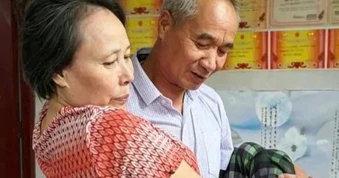 Chồng 2 thập kỷ không giấc ngủ trọn vẹn để thực hiện lời hứa ngày cưới