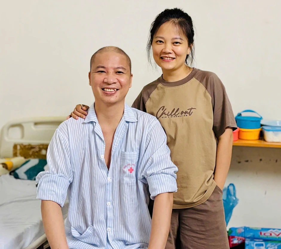 Chồng bị ung thư máu, vợ 7 năm 'nửa bước không rời' Chồng bị ung thư máu, vợ 7 năm 'nửa bước không rời'