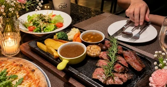 Chồng đặt nhà hàng để kỉ niệm ngày cưới, mỗi món bê ra làm tôi uất nghẹn, nhìn rõ người đàn ông trước mặt