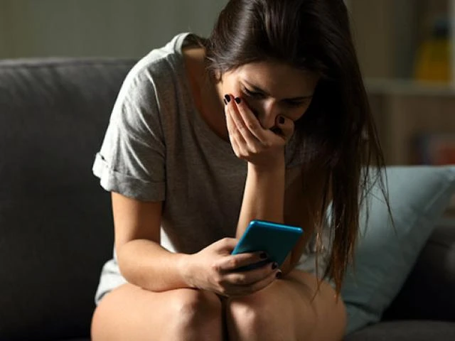 Chồng đưa tôi 200 triệu bảo "tiêu thoải mái đi", không ngờ đằng sau là mục đích đáng sợ