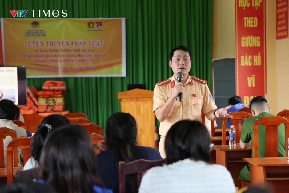 Chủ động bảo vệ người mưu sinh trên sông nước mùa mưa bão Chủ động bảo vệ người mưu sinh trên sông nước mùa mưa bão