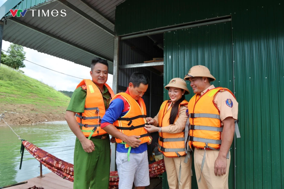 Chủ động bảo vệ người mưu sinh trên sông nước mùa mưa bão Chủ động bảo vệ người mưu sinh trên sông nước mùa mưa bão