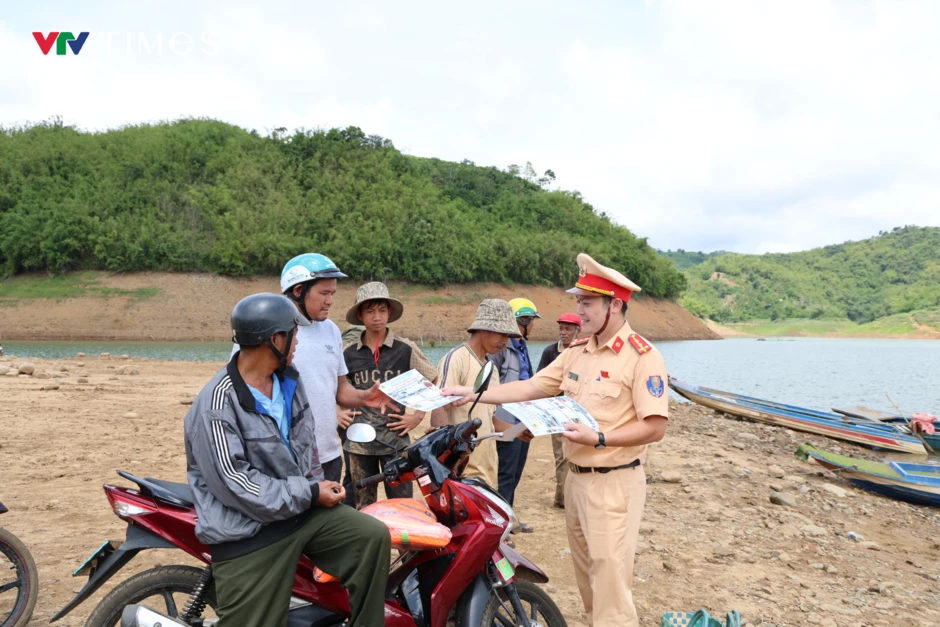 Chủ động bảo vệ người mưu sinh trên sông nước mùa mưa bão Chủ động bảo vệ người mưu sinh trên sông nước mùa mưa bão