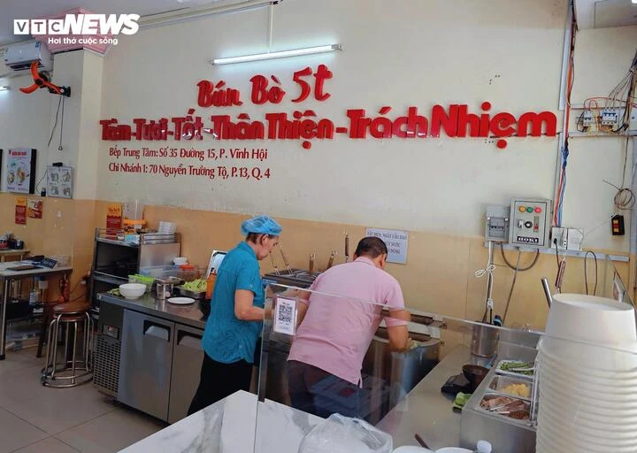 Chủ quán bún bò ‘gây sốt’ với tấm bảng lạ giữa lúc bão giá Chủ quán bún bò ‘gây sốt’ với tấm bảng lạ giữa lúc bão giá